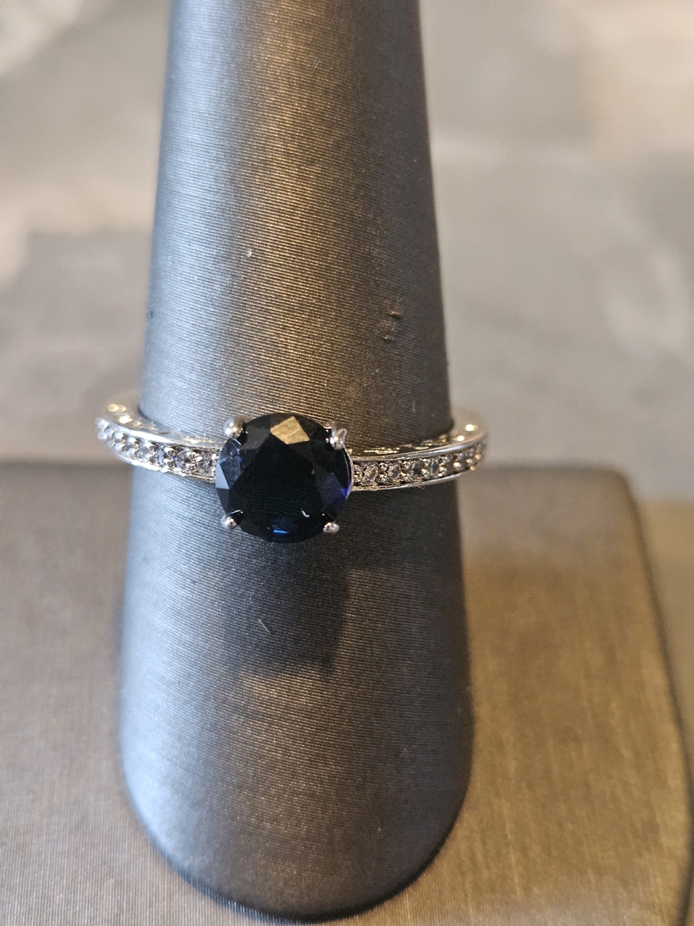 Bomb Party Classic Sapphire-Blue Solitaire Ring with Pavé Band